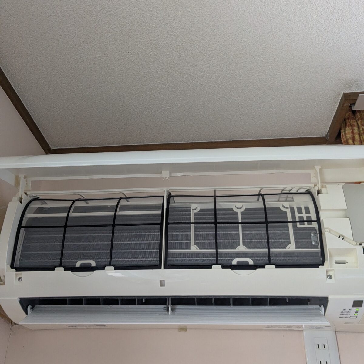 クリーニング後のきれいになったエアコン