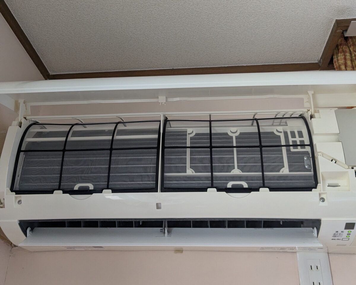 クリーニング後のきれいになったエアコン